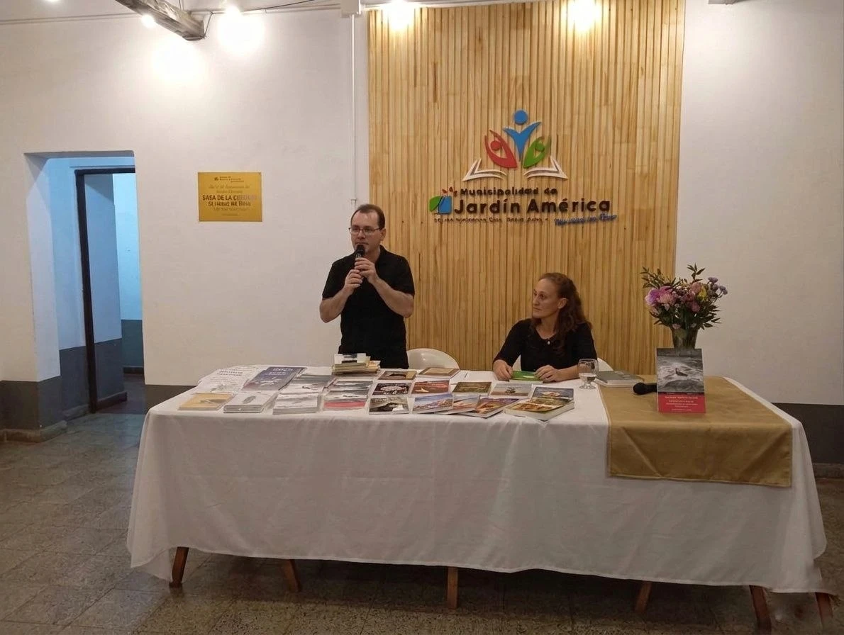 Oscar Cantero Presenta el Legado de François Machon: Un Viaje Literario por la Misiones de Ayer