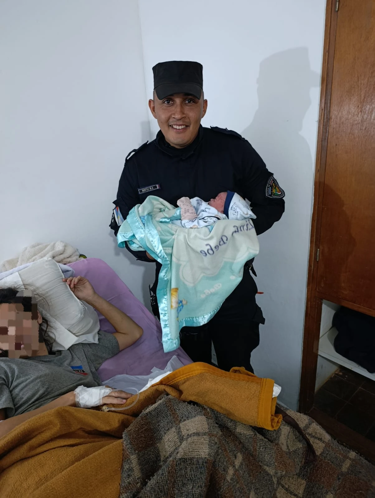 Heroísmo Inesperado: Policías de San Ignacio Asisten un Parto de Urgencia en Móvil Policial