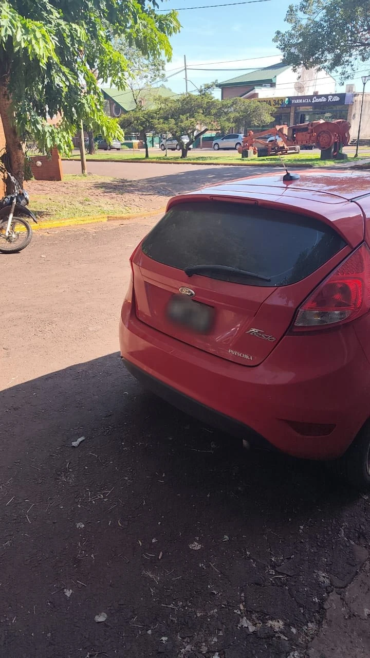 Joven de 23 años detenido en Capioví por conducir un auto con prohibición de circular y sin documentación