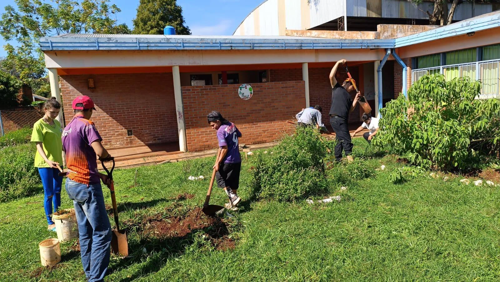 Escuela Especial Nº 36 de Capioví fortalece su huerta escolar con nuevas donaciones