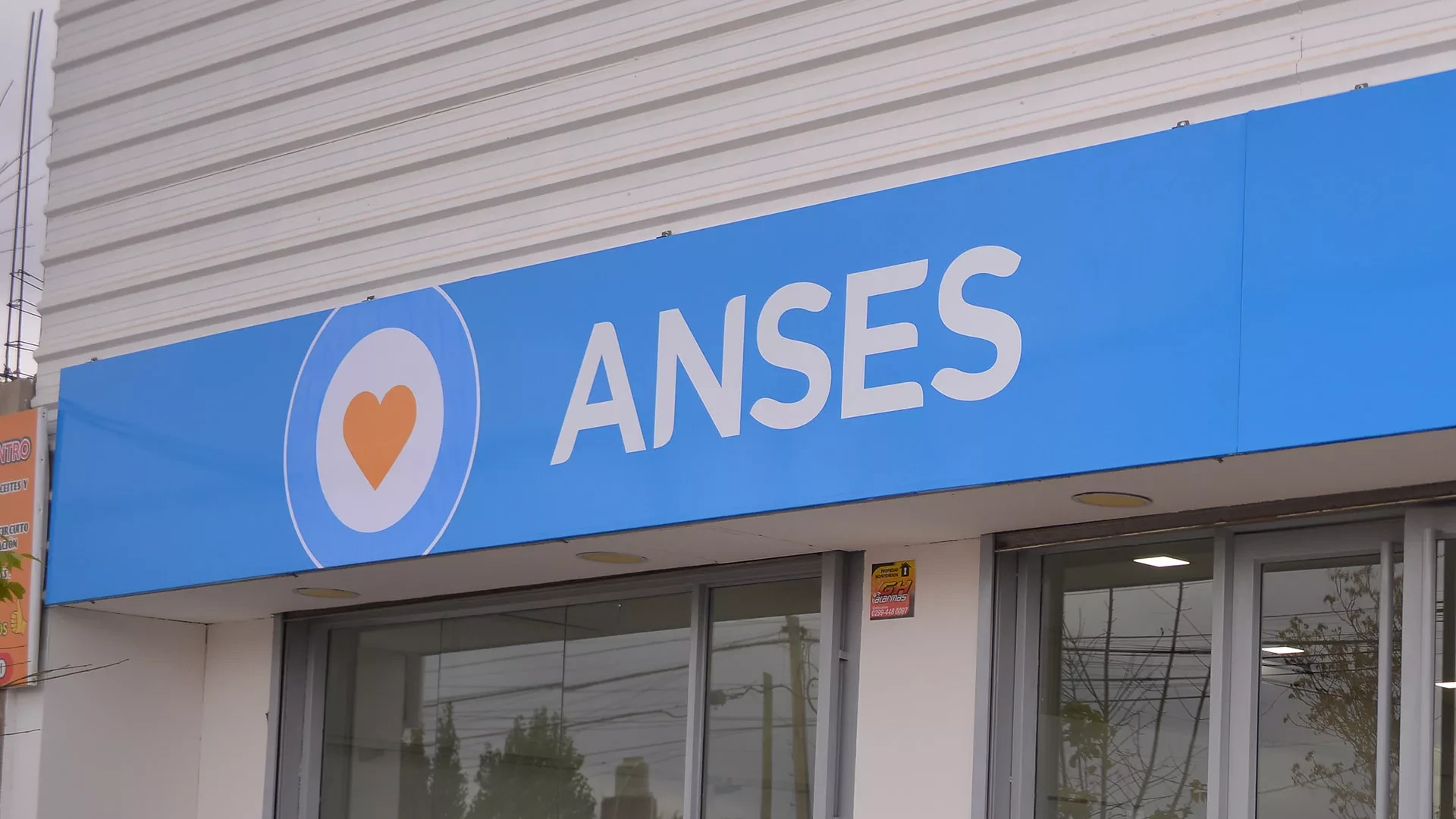 ANSES Despliega Operativo Especial en Puerto Leoni para Brindar Soluciones a Vecinos