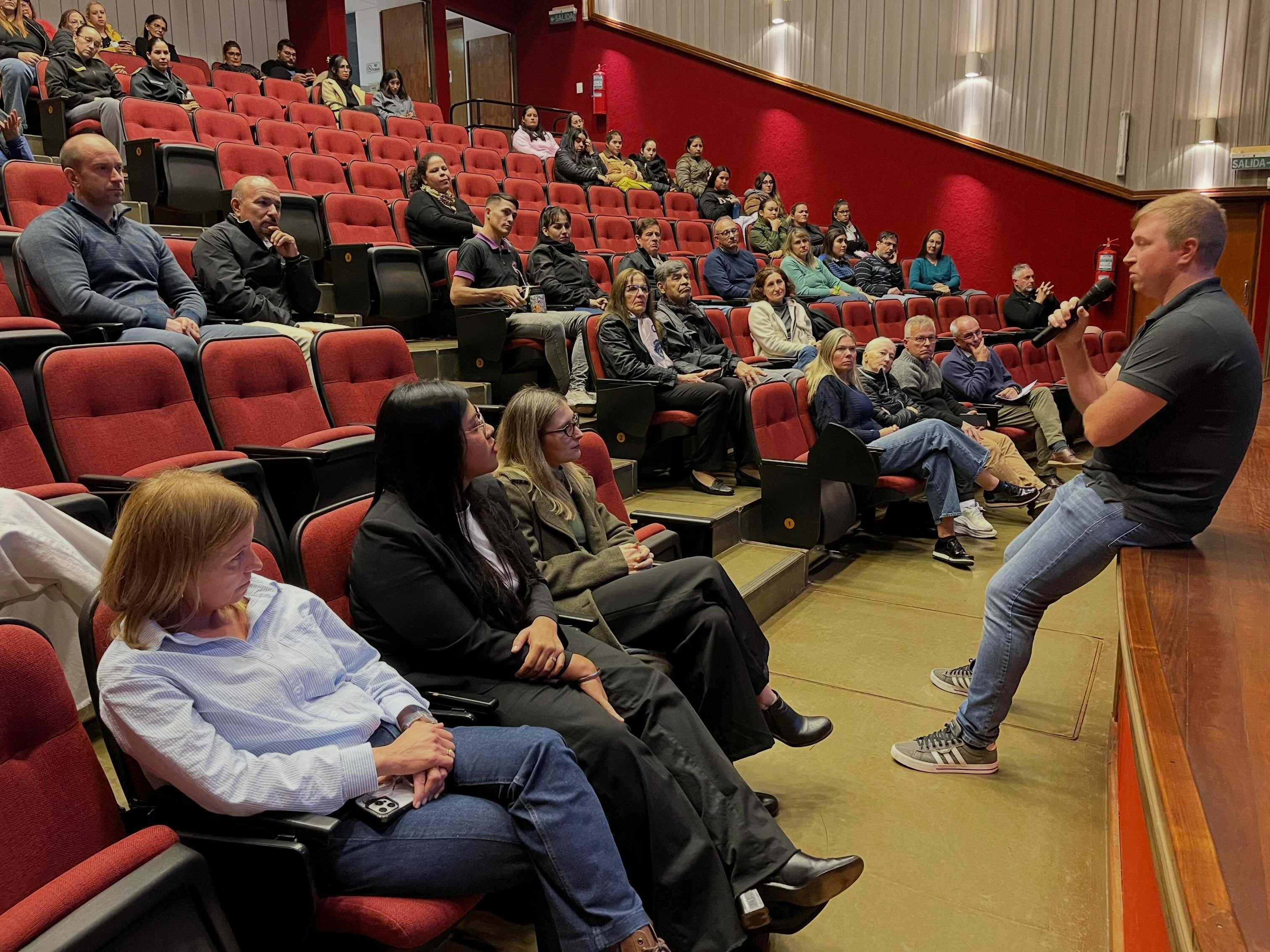 Municipio impulsa charla informativa sobre 'Vaper' y adicciones en jóvenes, basándose en datos locales