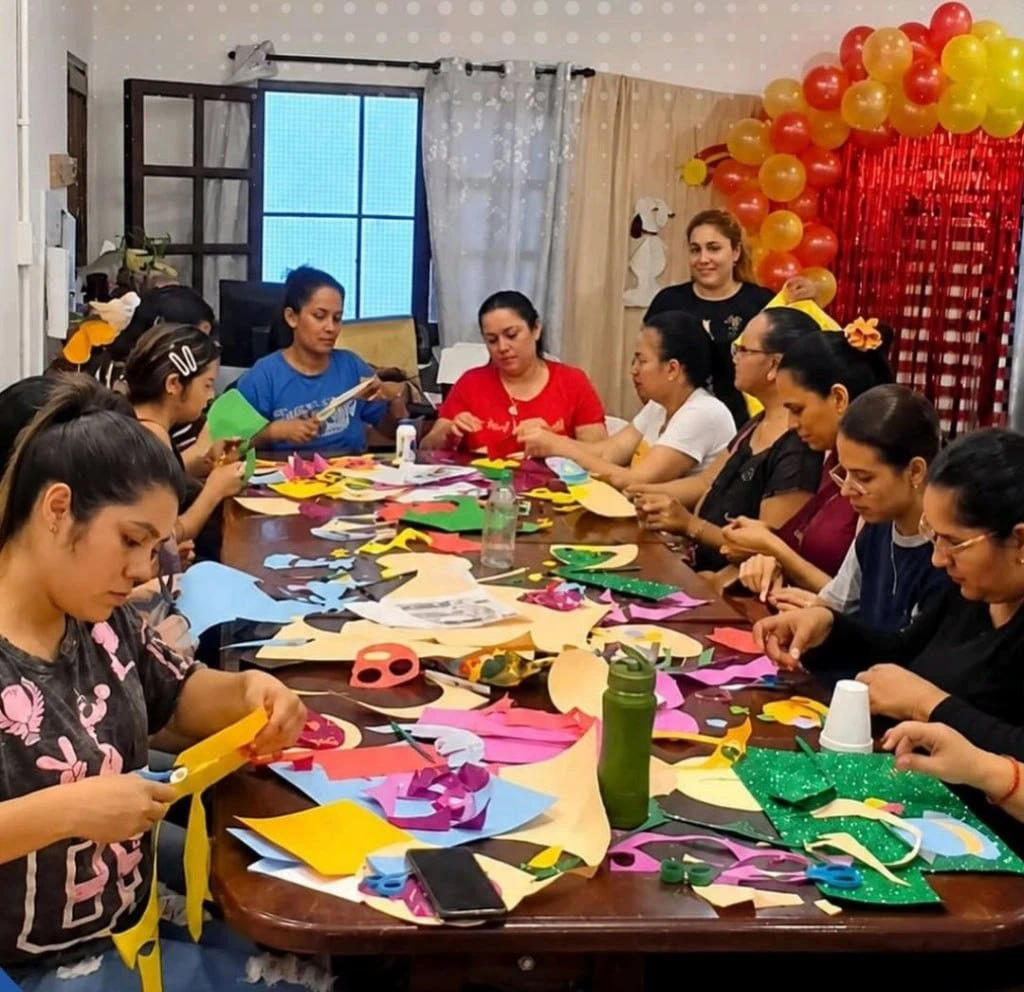 UPMisiones Despliega Creatividad en Jardín América con Taller de Cotillón Temático