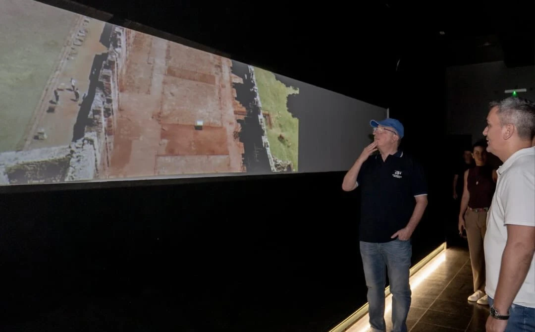 San Ignacio: Avivando la Historia Jesuítica con Obras de Vanguardia