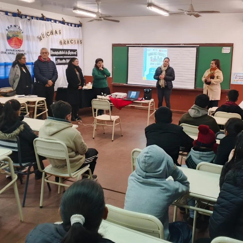 Lanzan el Programa "Familias Fuertes" en Capioví para potenciar el vínculo hogar-escuela y prevenir vulnerabilidades