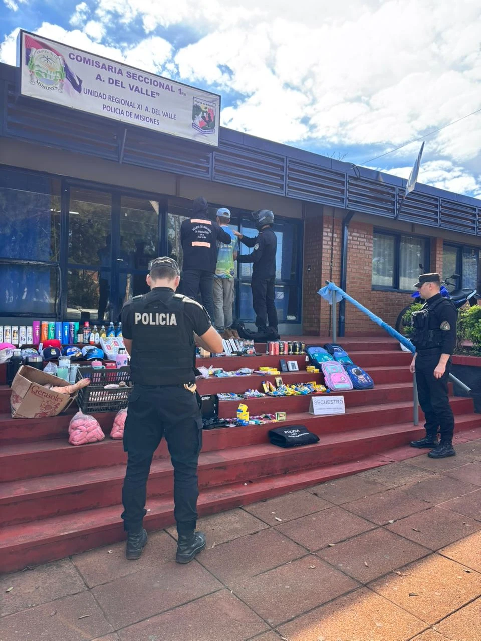 Golpe al robo en Aristóbulo del Valle: La Policía recupera botín completo y detiene a asaltante armado