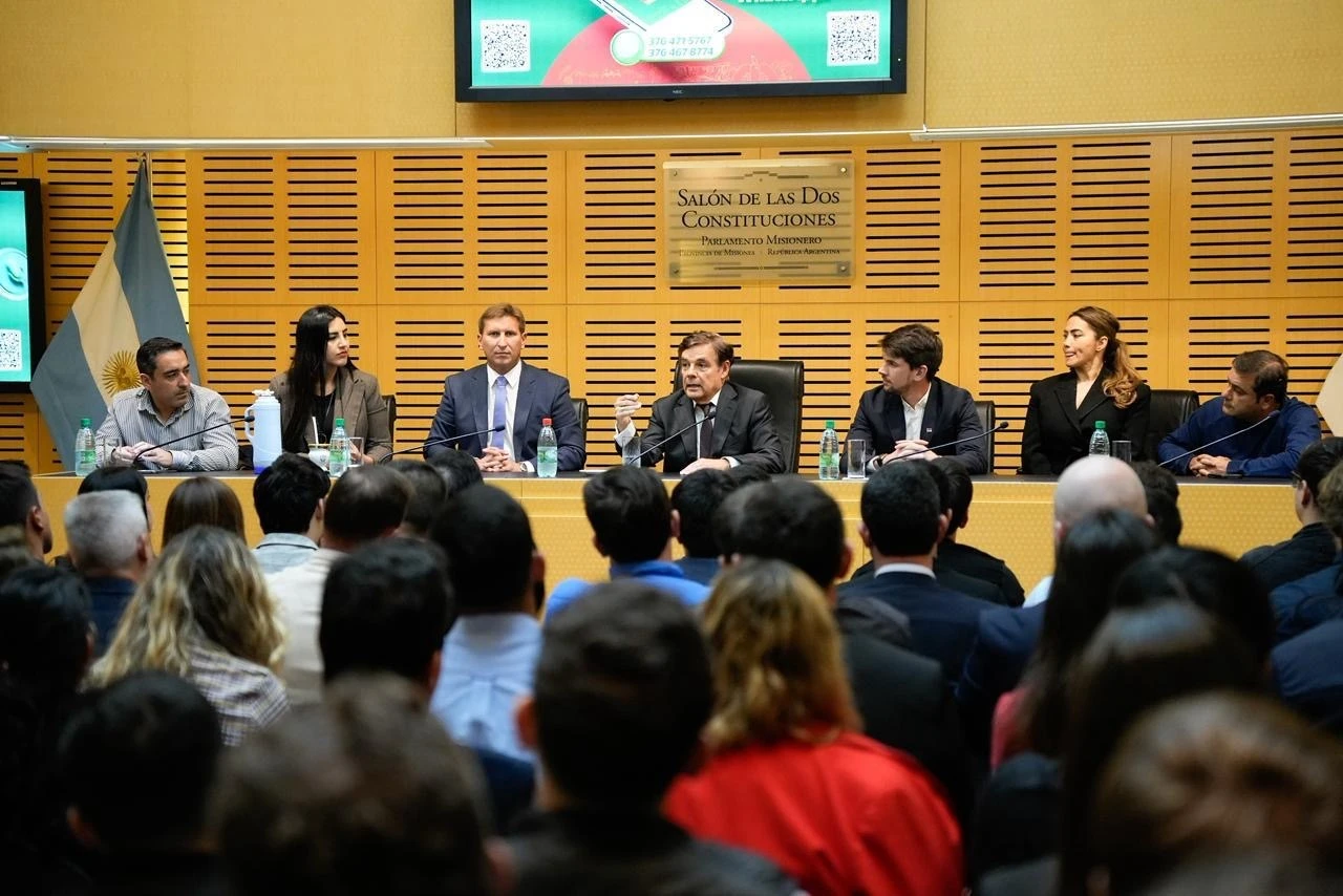 Rovira pone freno a Corpus: "Existen alternativas energéticas más allá de las grandes represas"