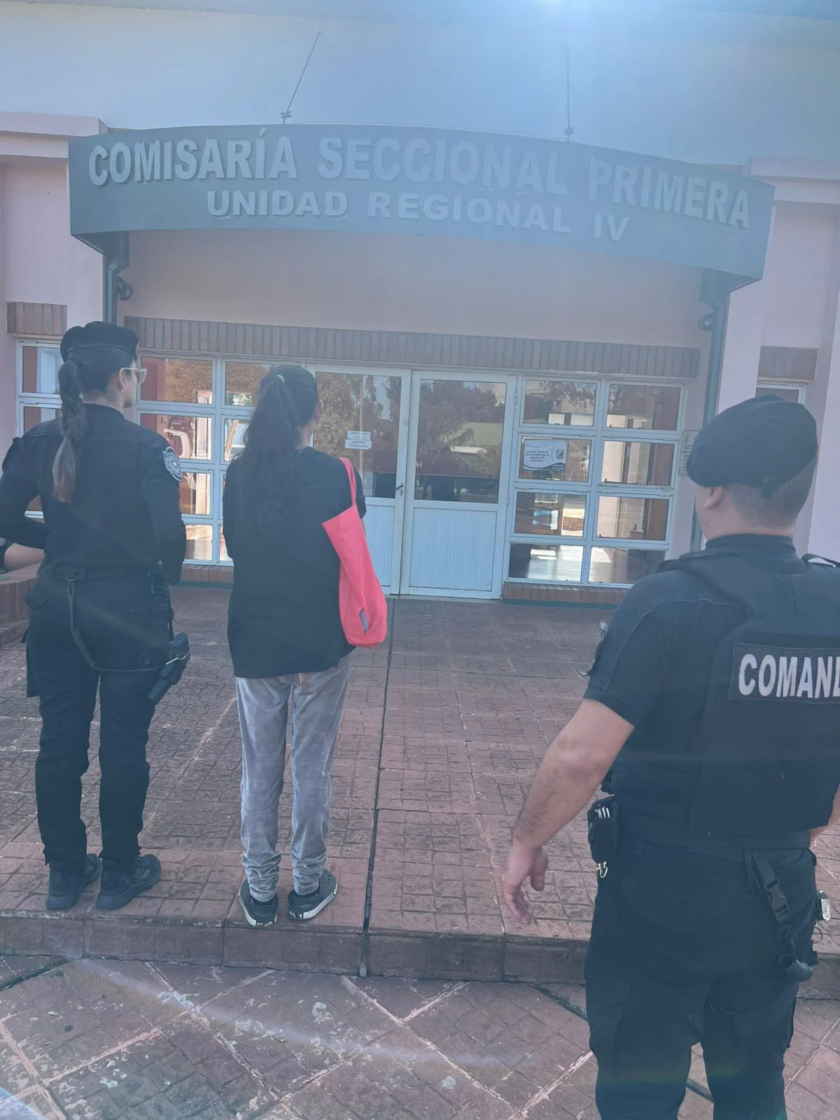 Madre e hijo, tras las rejas en Puerto Rico por robo a un kiosco
