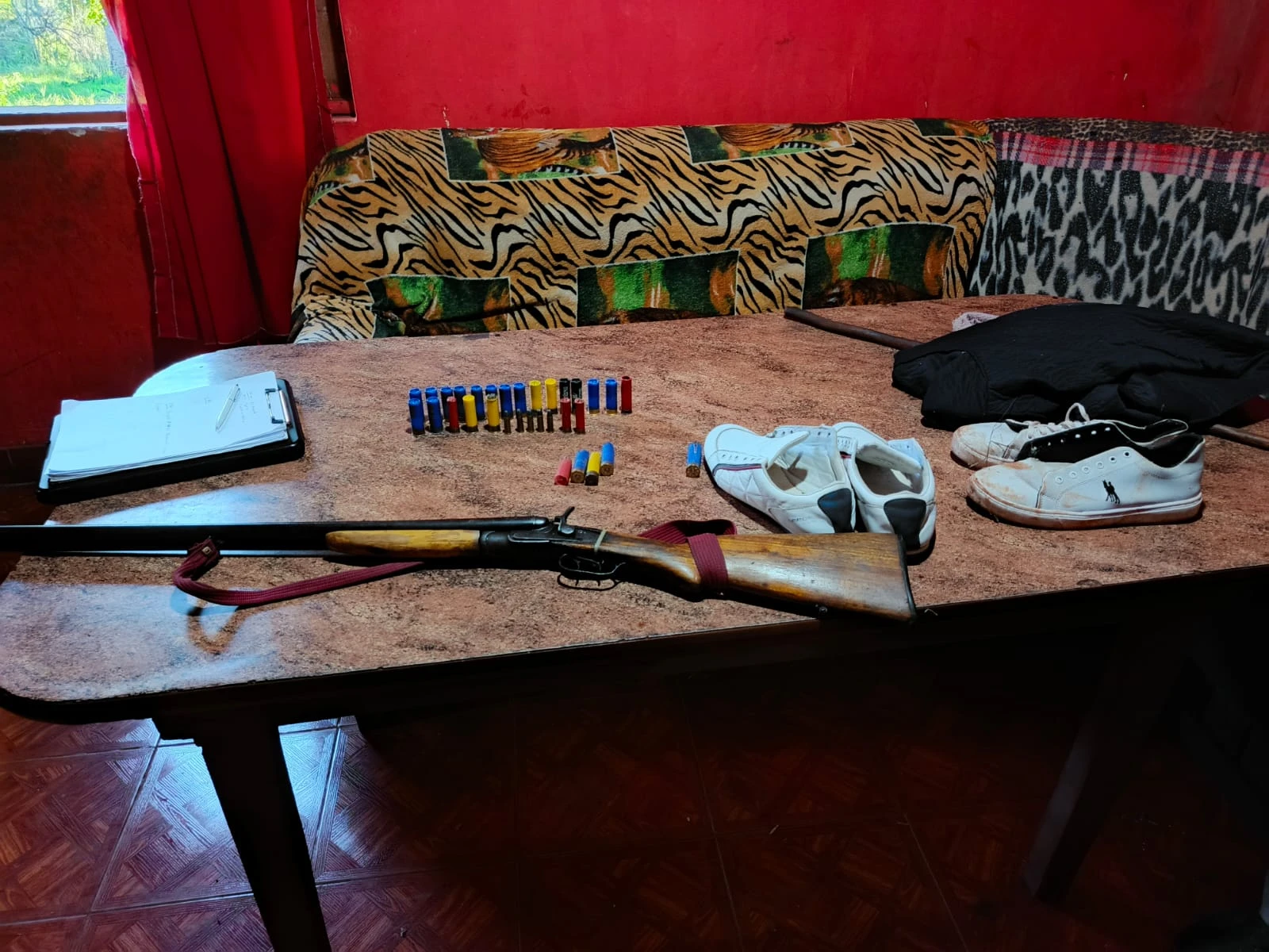 Desarticulada banda de falsos gendarmes: Hallan arsenal y chalecos tras robo en Cerro Azul