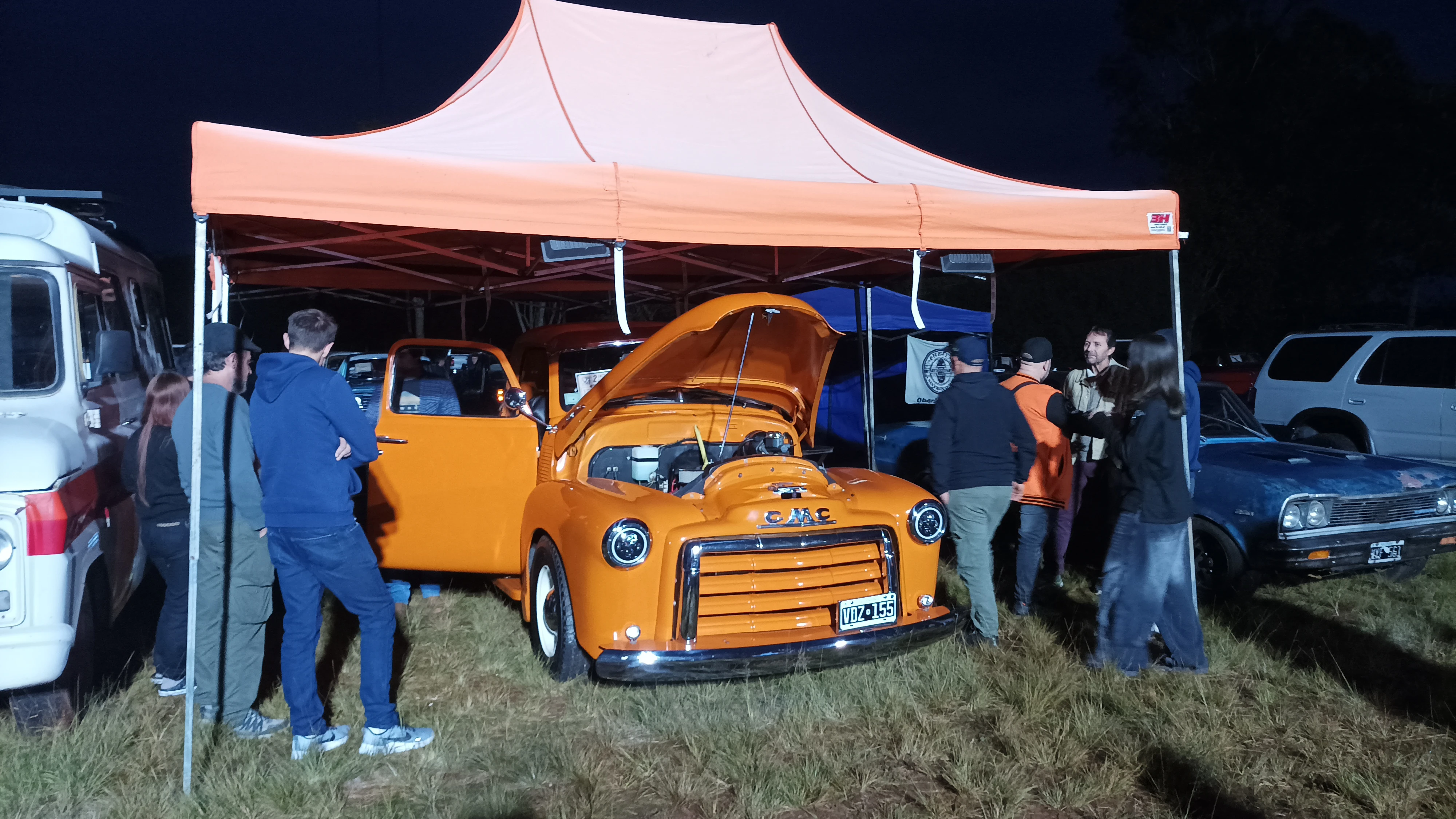 Jardín América se viste de gala fierrera con el Segundo Encuentro de Autos Clásicos
