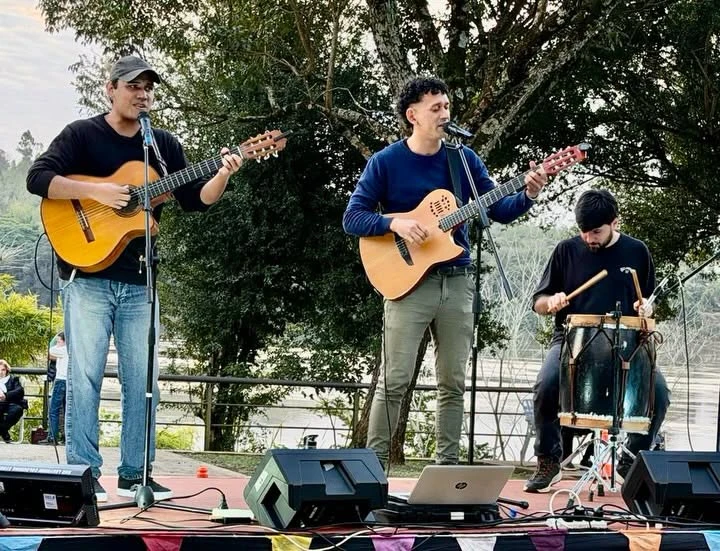 Costanera Viva ilumina Puerto Rico: Una jornada de sabores, arte y naturaleza a orillas del Paraná