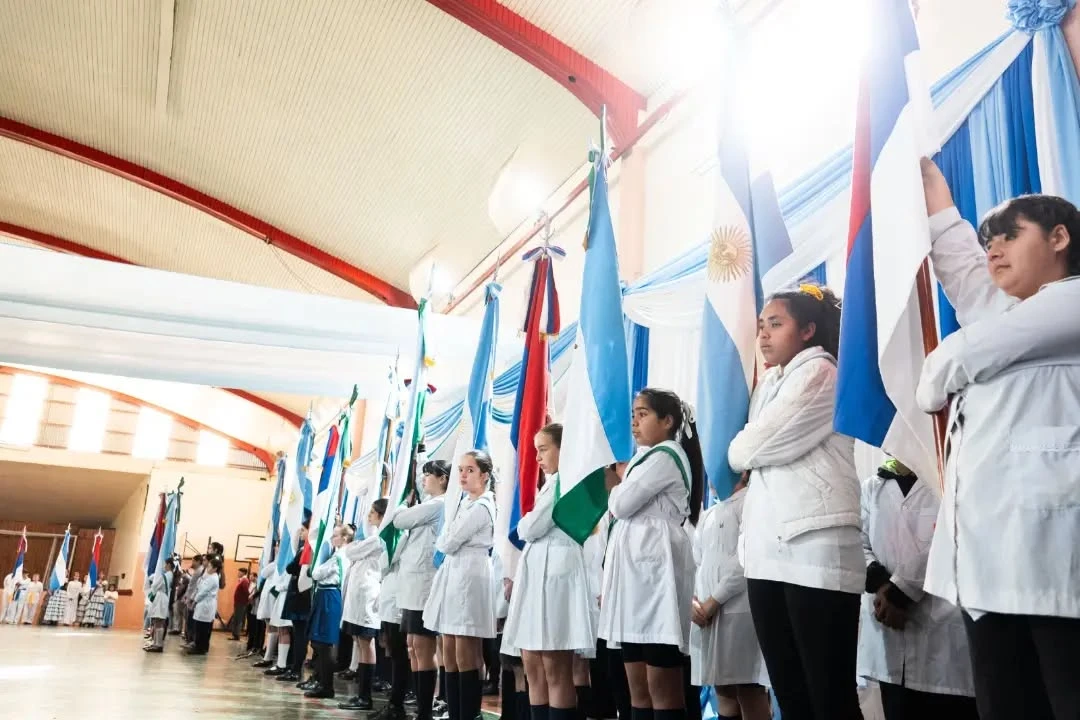 Dos de Mayo Celebró el Día de la Independencia con un Acto Patriótico y Convocatoria Ciudadana
