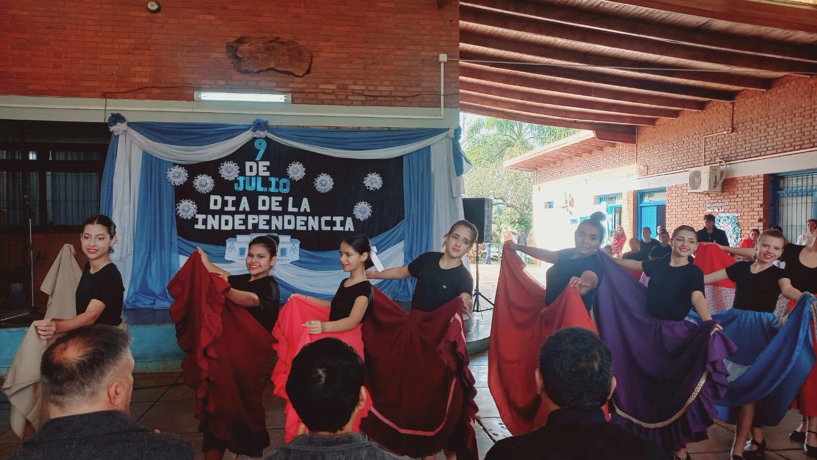 El arte misionero honra la patria: Danzas de El Alcázar y Puerto Rico en celebraciones patrias