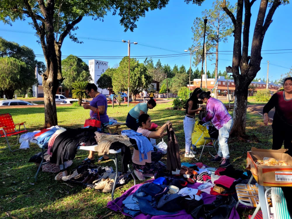 Perchero Solidario: La Comunidad de Santo Pipó Se Une para Abrigar a Quienes Más lo Necesitan