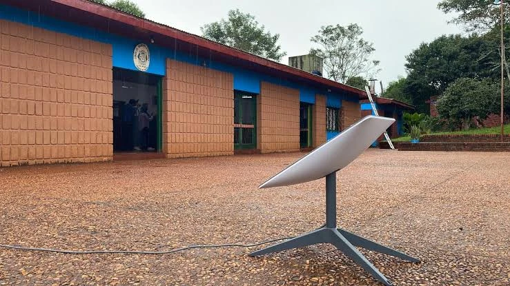 Misiones Expande la Conectividad Satelital a Escuelas Rurales: Más de 80 Antenas Starlink Reducen la Brecha Digital