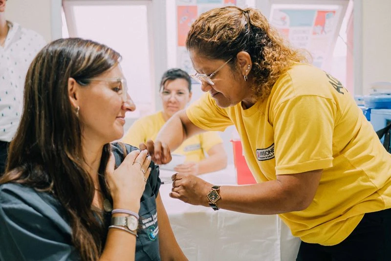 Día Nacional del Vacunador: Héroes Silenciosos que Defienden la Salud de Misiones