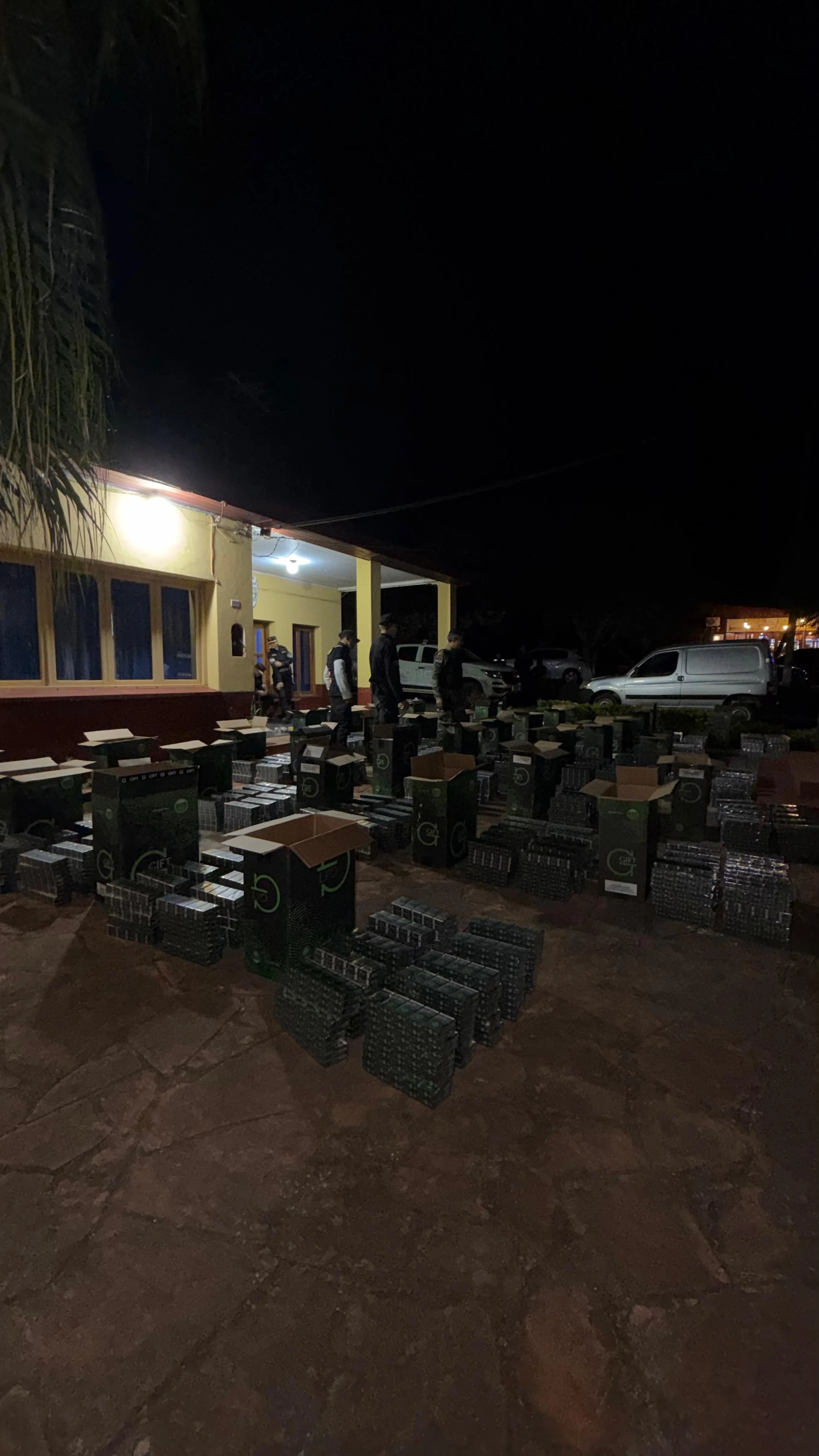 Secuestran en Gobernador Roca una camioneta robada cargada con cigarrillos de contrabando por más de $60 millones