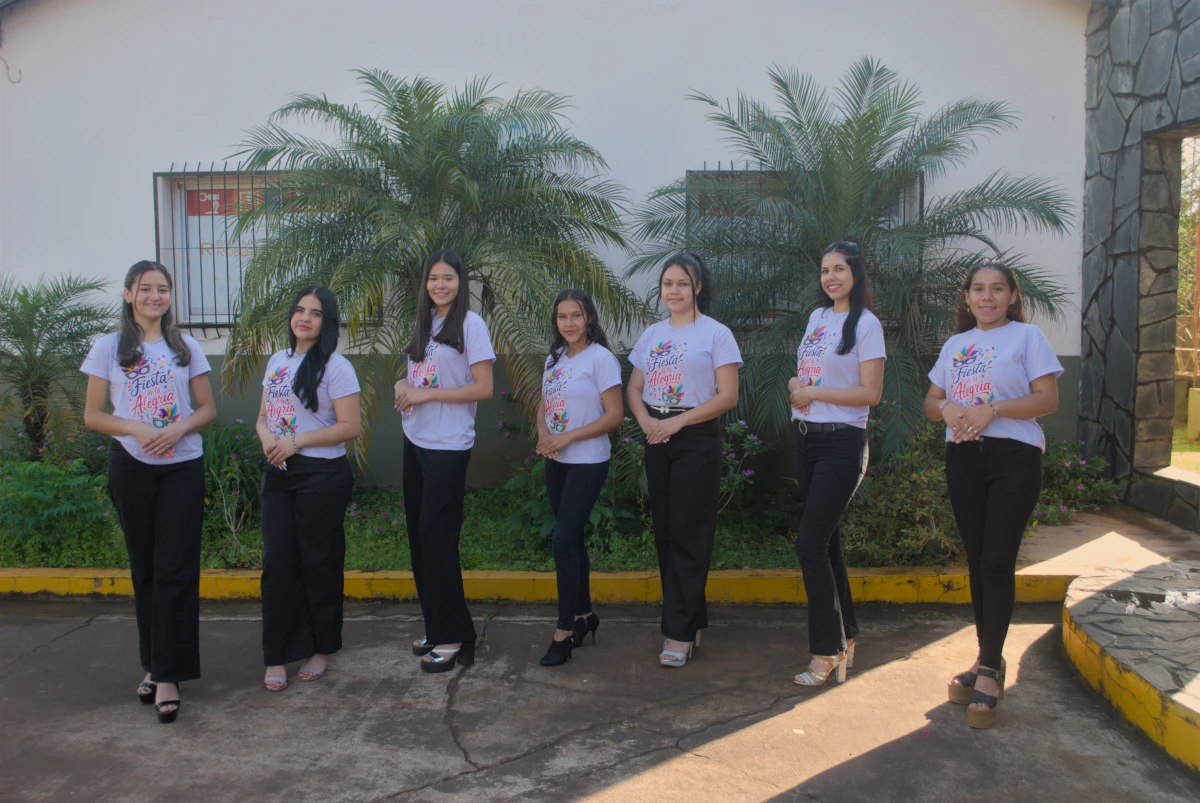 Las candidatas a Embajadora de la Alegría de Hipólito Yrigoyen ultiman detalles con su sesión de fotos oficial