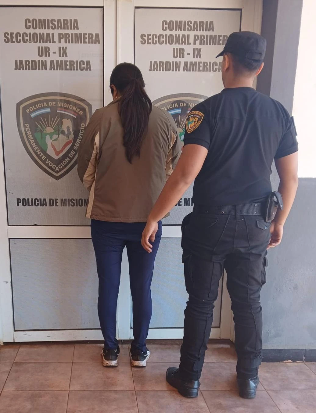 Olvidó su billetera con 60 mil pesos en un Rapipago y la mujer que estaba detrás en la fila se la llevó: quedó demorada