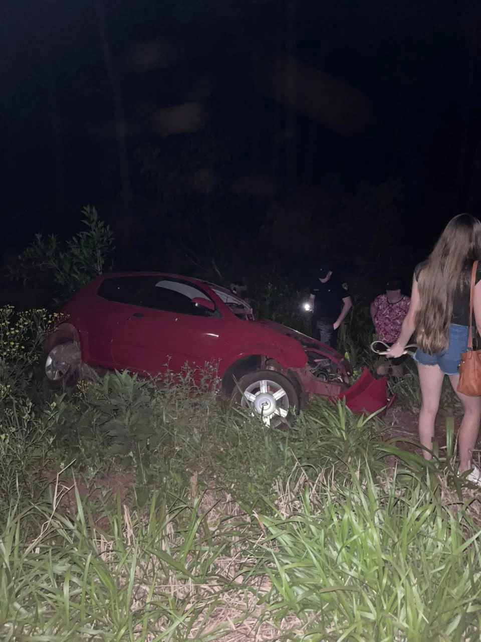 Una maniobra para evitar una camioneta terminó con un auto contra el guardarraíl en El Alcázar
