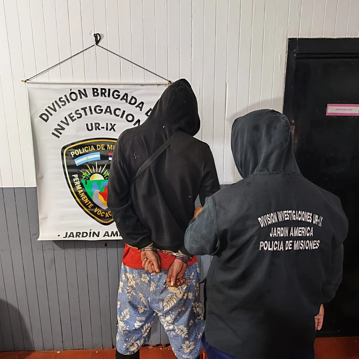 Detuvieron a un hombre acusado de amenazar de muerte y golpear a su pareja en Jardín América