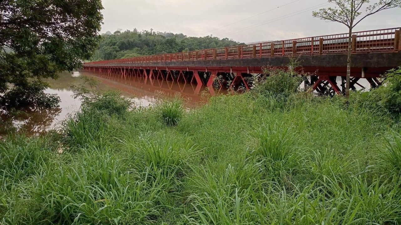 Corte total en la RN 12 por la crecida del río Paraná: el puente Paranay permanece cerrado