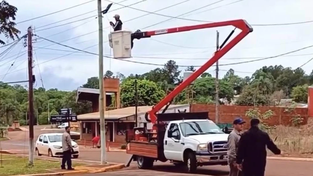 Acondicionan la iluminación de la avenida San Martín de Santo Pipó de cara a la Estudiantina