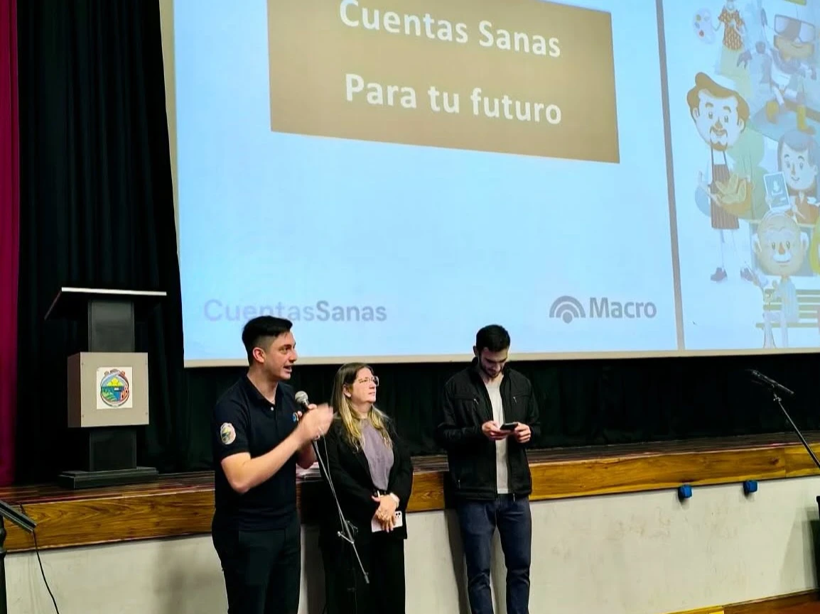 Unos 300 jóvenes participaron en Puerto Rico de un taller de Educación Financiera